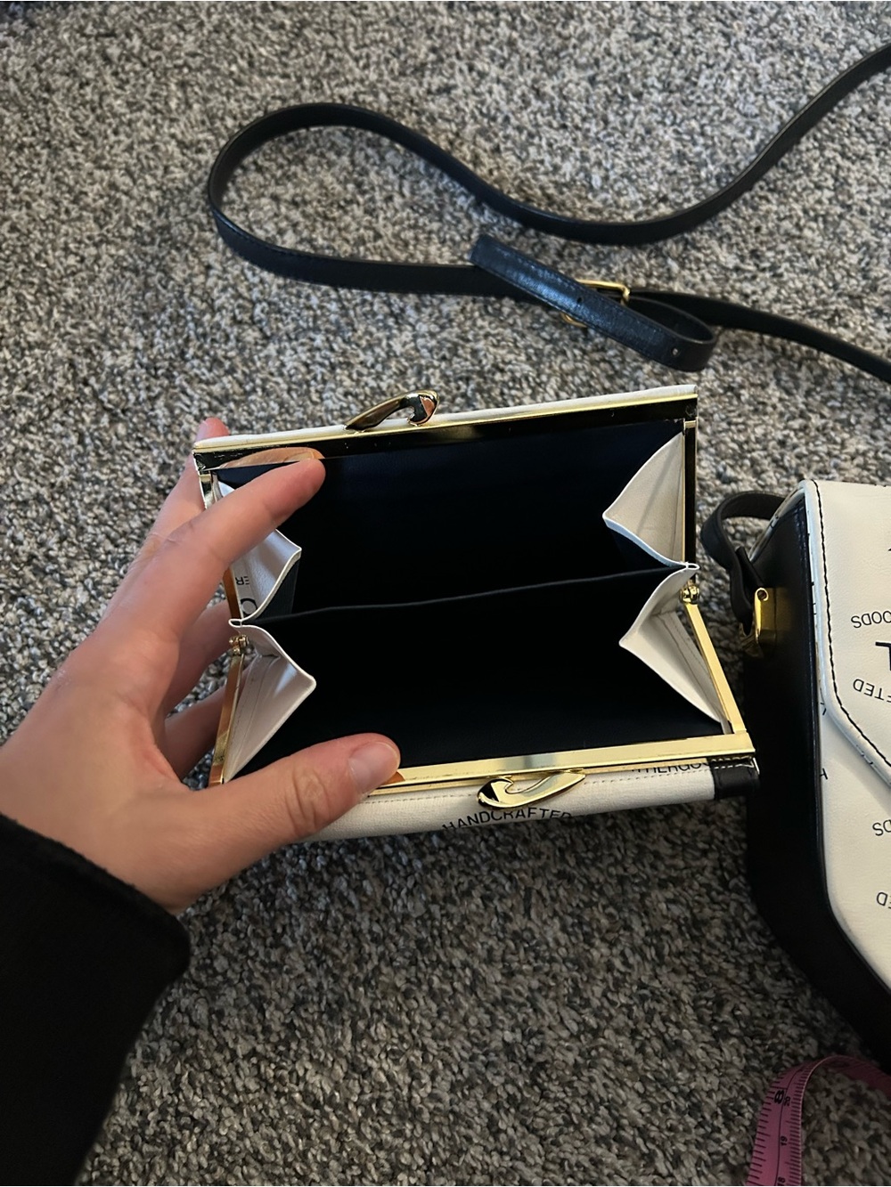 HCL White Crossbody & Matching Wallet - Picture 7 of 12